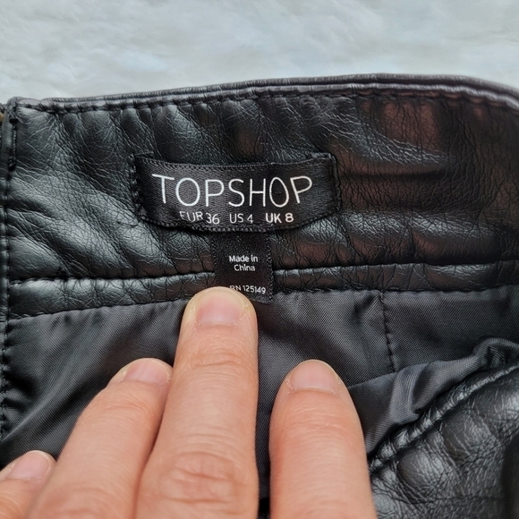 TOPSHOP Quilted PU Leather Skirt - Picture 8 of 8